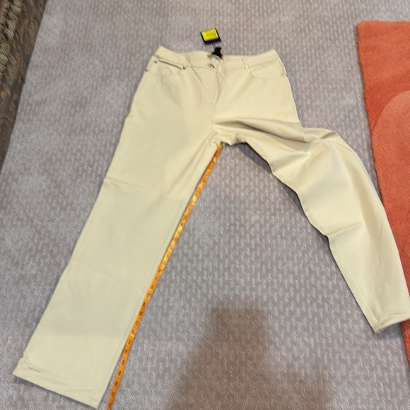 ST.John brand new beige color, jeans, pants, soft and stretchy. Amazing … - Picture 13 of 13